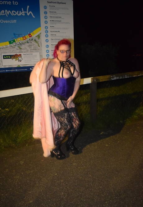 TAC Amateurs invite you to explore xxx pictures featuring Mollie Foxxx exhibit hot form