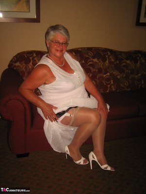 TAC Amateurs offers a xxx picture gallery with Girdle Goddess xxx gallery 271400