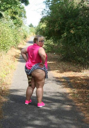 TAC Amateurs offers a free xxx photo gallery with Lexie Cummings in hardcore anal scene